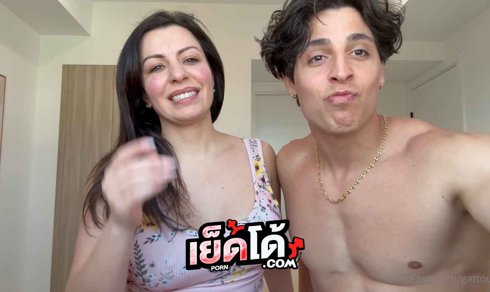 คลิปหลุด โอลี่แฟน Gattouz0,Alina Angel มาเย็ดกับสาวใหญ่ ที่แต่งงานแล้ว แต่ให้ความสุขเธอด้วยเซ็กส์ จับเลียหีให้เสียวน้ำแฉะ เสียบด้วยควยตอกรัวๆ